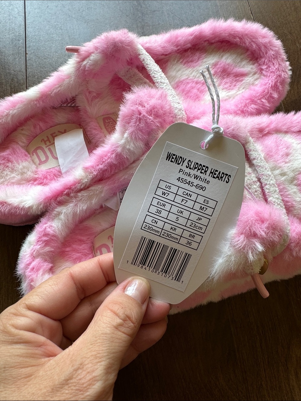 Hey Dude Pink & White Plush Heart Slipper size 7 new with tags - Picture 5 of 6